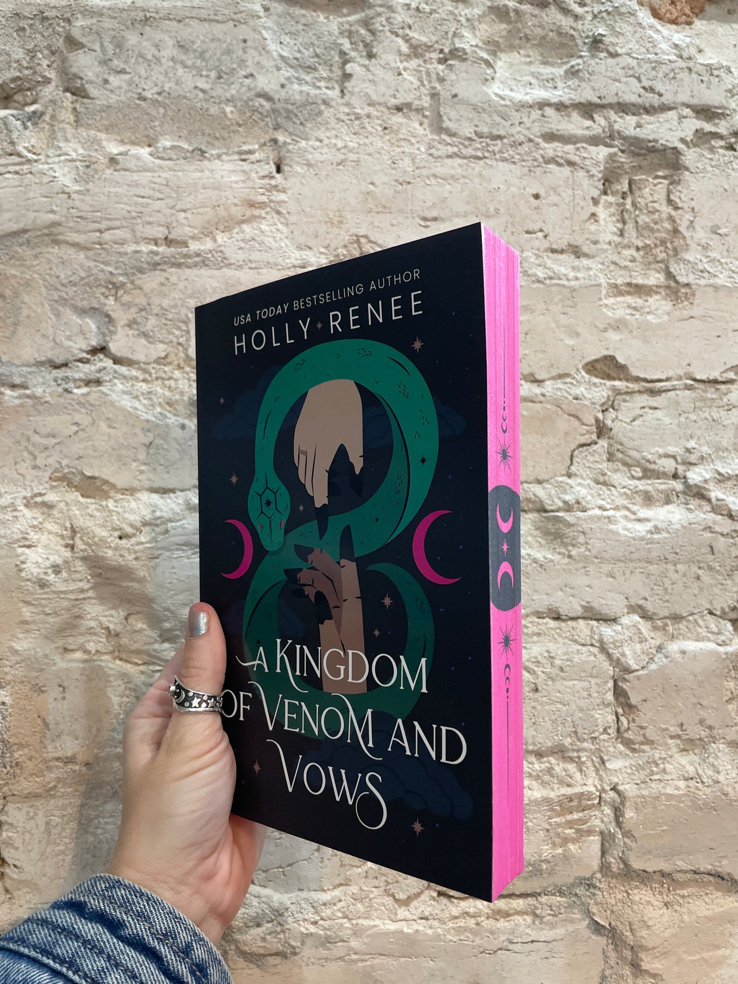 A Kingdom of Venom and Vows Deluxe Edition