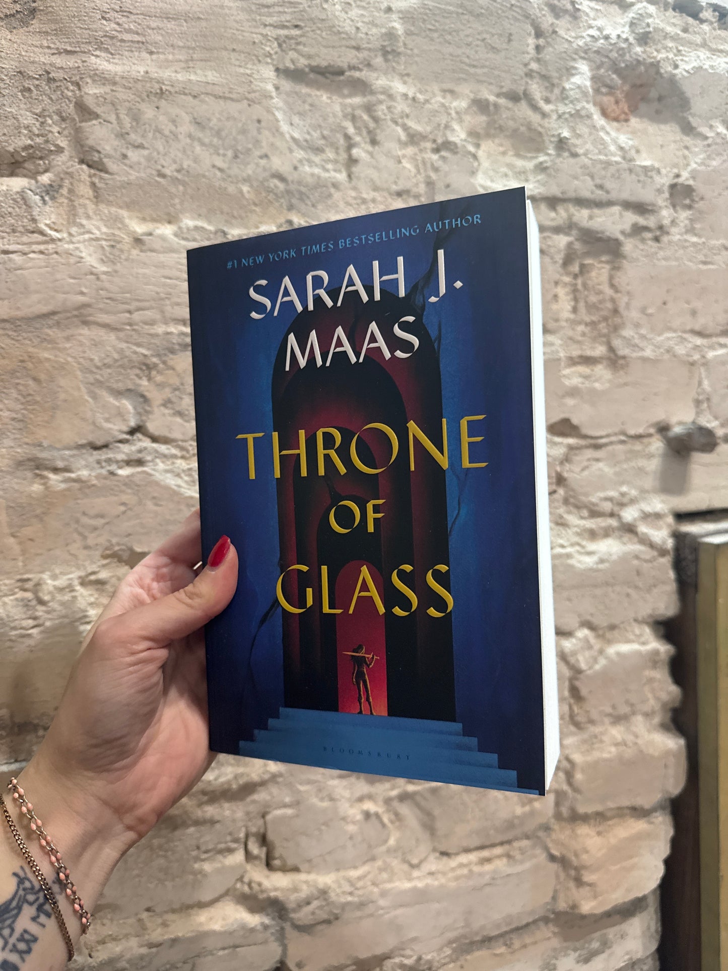 Throne of Glass by Sarah J. Maas (paperback)