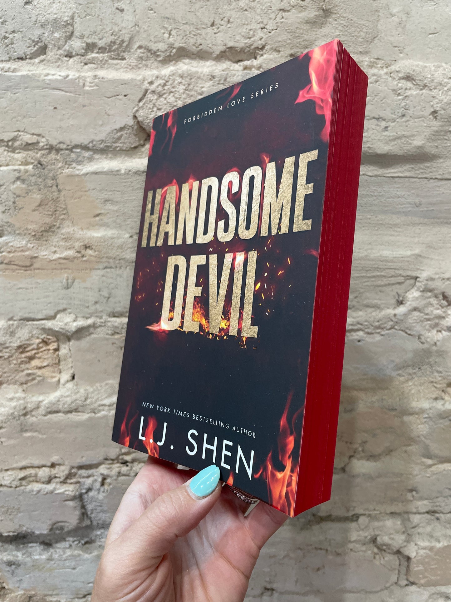 Handsome Devil deluxe