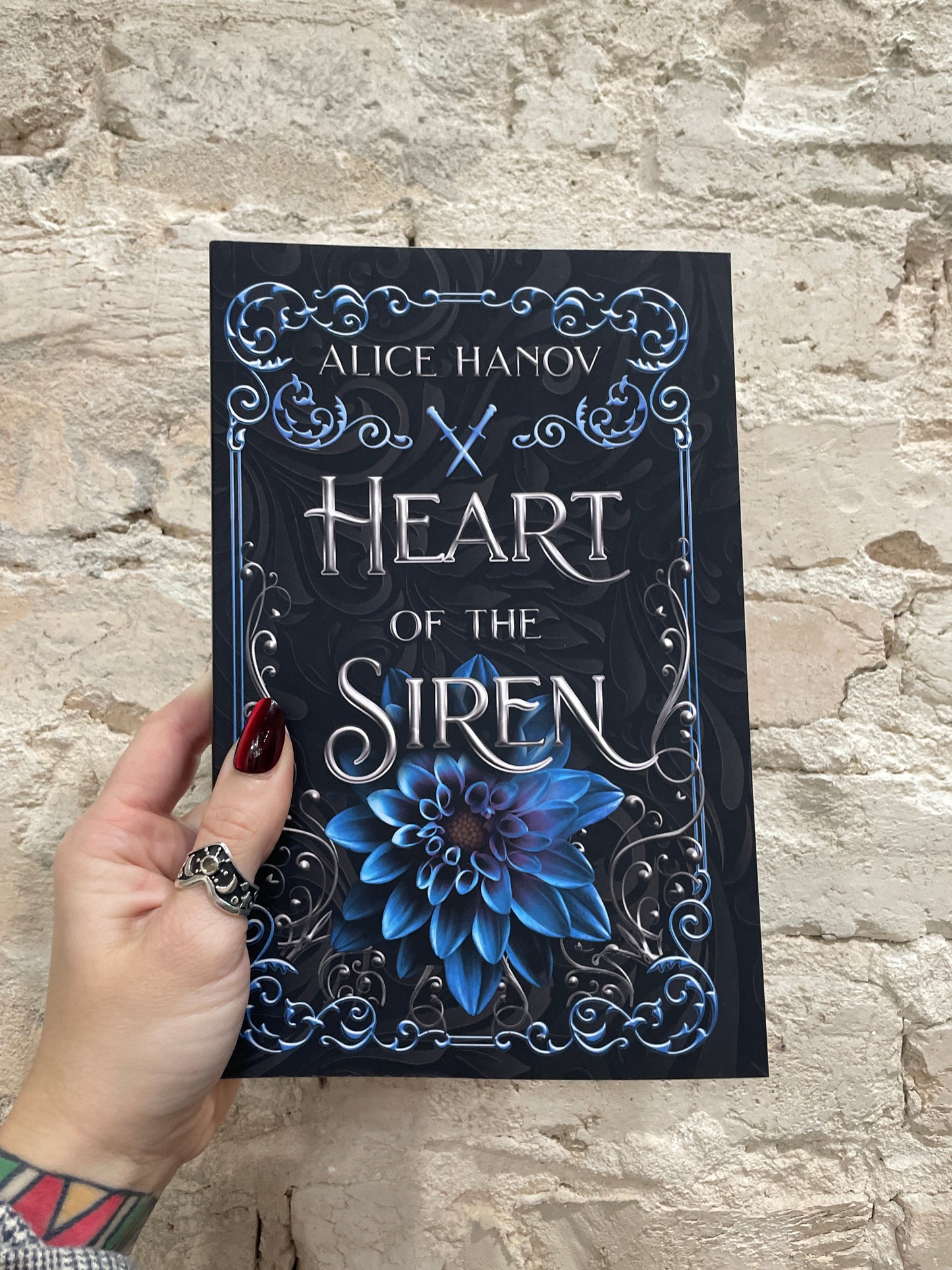 Heart of the Siren by Alice Hanov