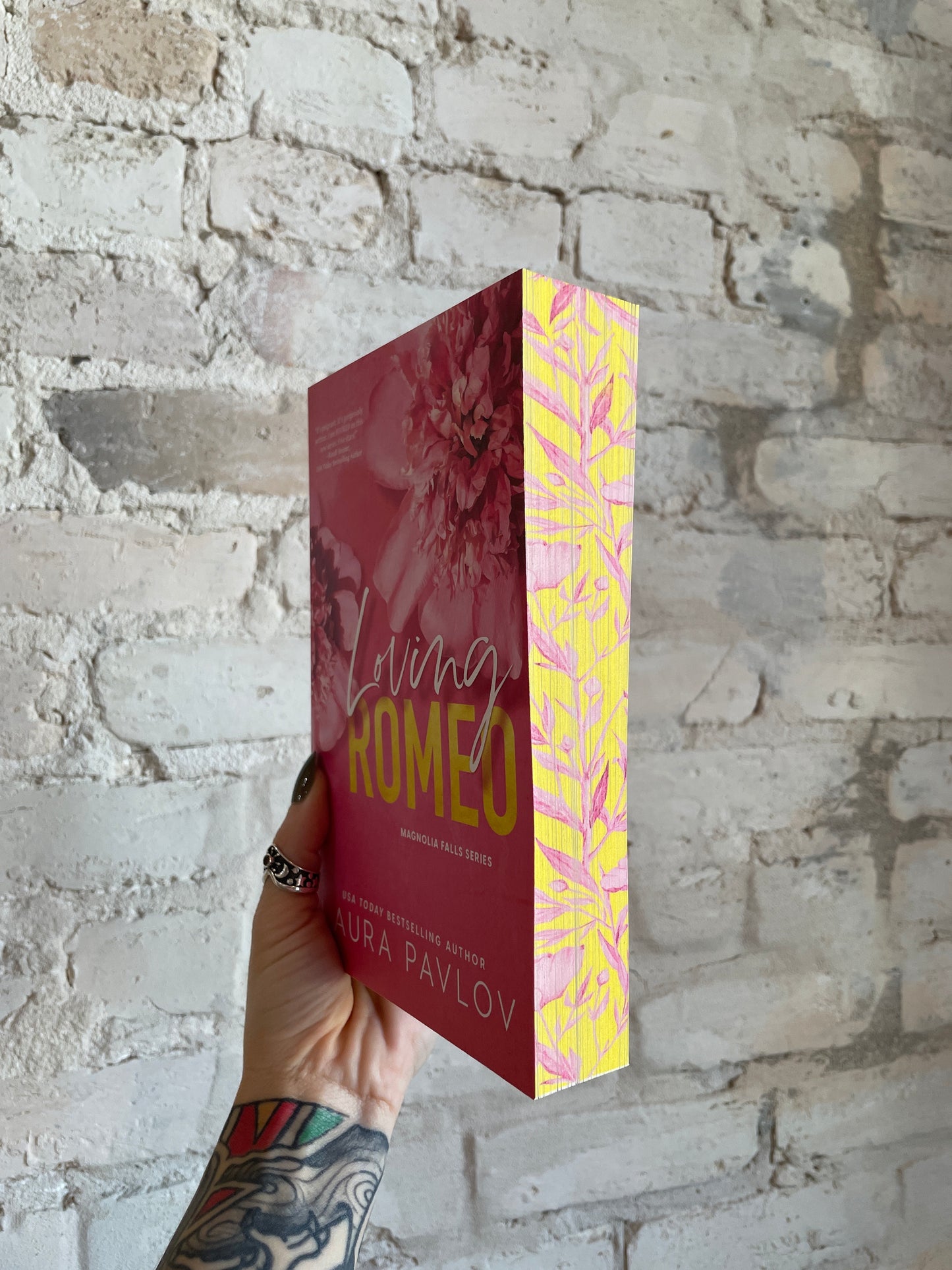 Loving Romeo by Laura Pavlov