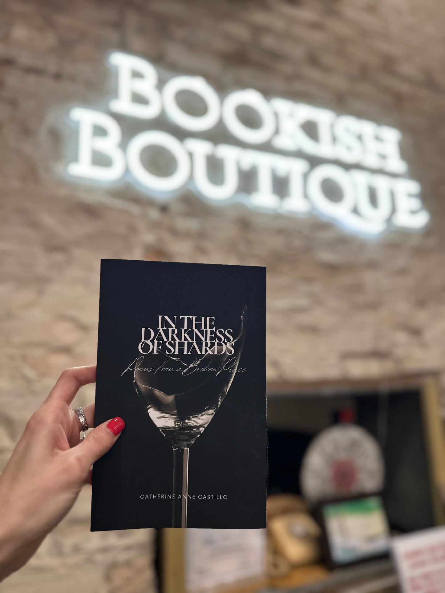 In The Darkness of Shards - Paperback