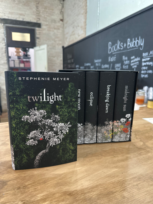 The Twilight Saga Deluxe Hardcover Collection