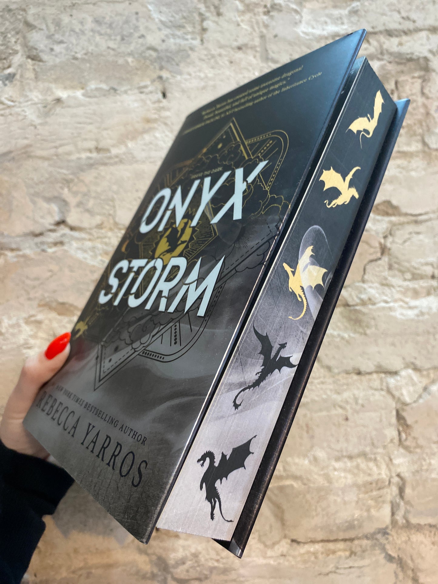Onyx Storm by Rebecca Yarros (Wing & Claw Collection)