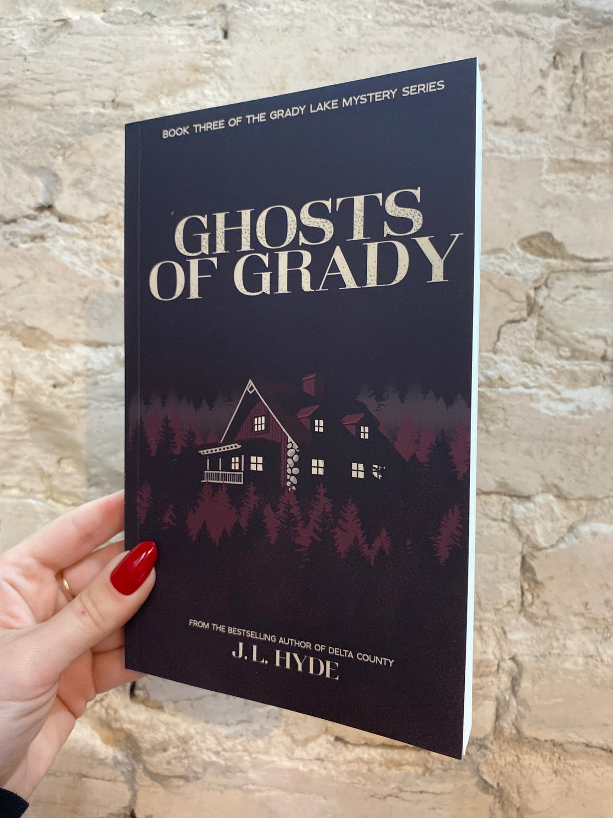 Ghosts Of Grady by J.L. Hyde (Grady Lake Mystery Series: Book 2)