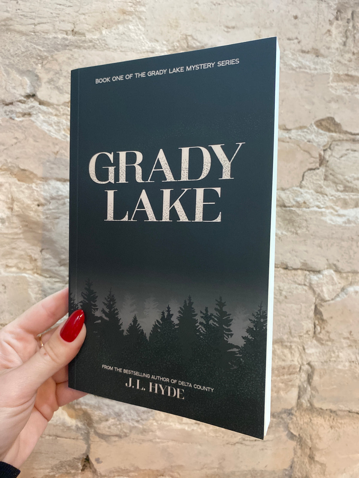 Grady Lake by J.L. Hyde (Grady Lake Mystery Series: Book 1)
