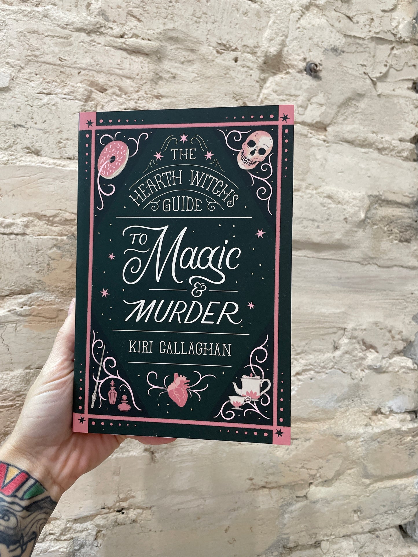 The Hearth Witch's Guide to Magic & Murder (Deluxe Edition)