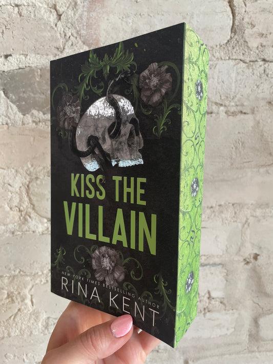 Kiss The Villain (Deluxe Edition)