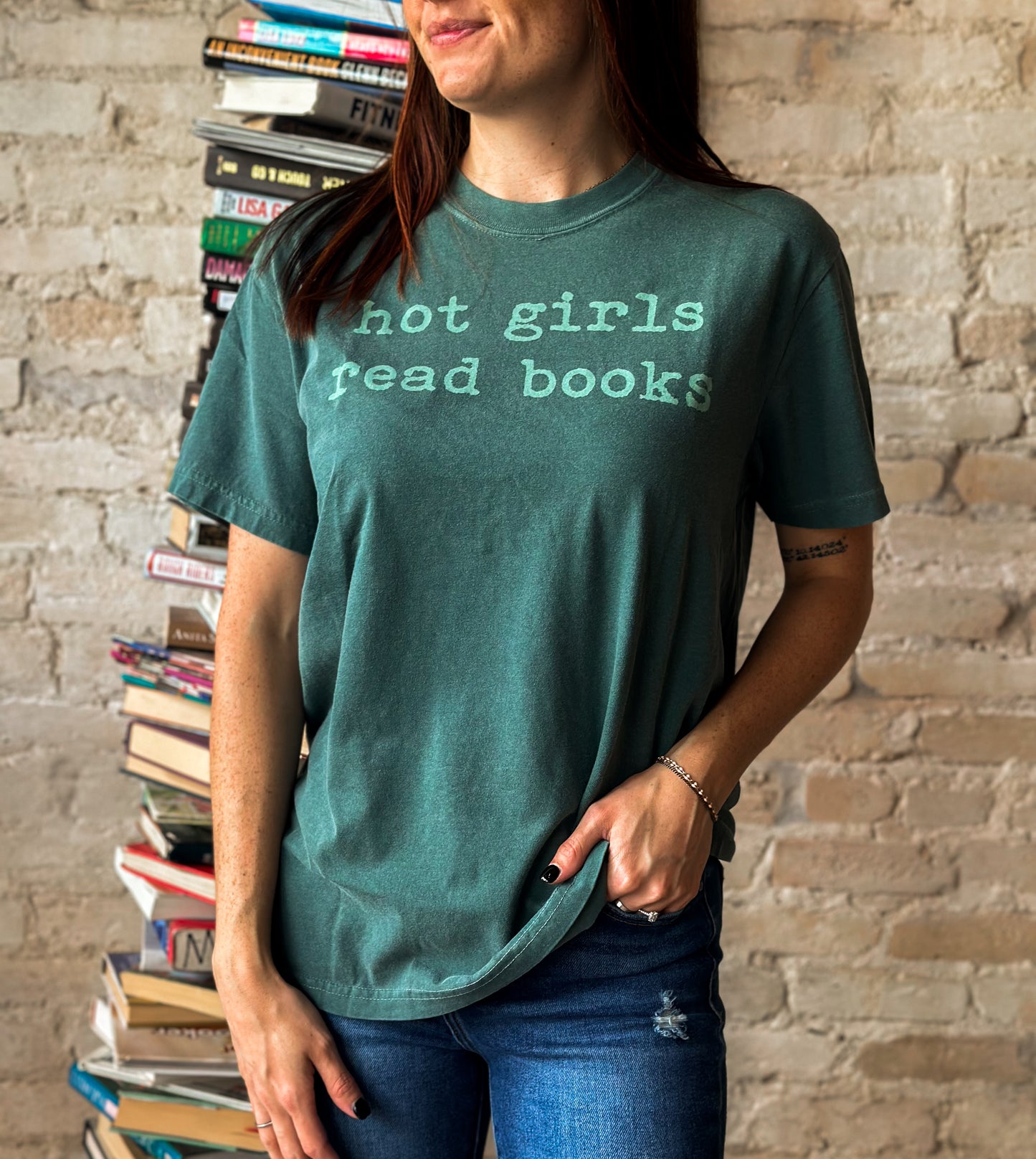 Hot girls read books T Shirt